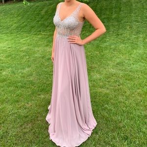 Stunning prom dress!